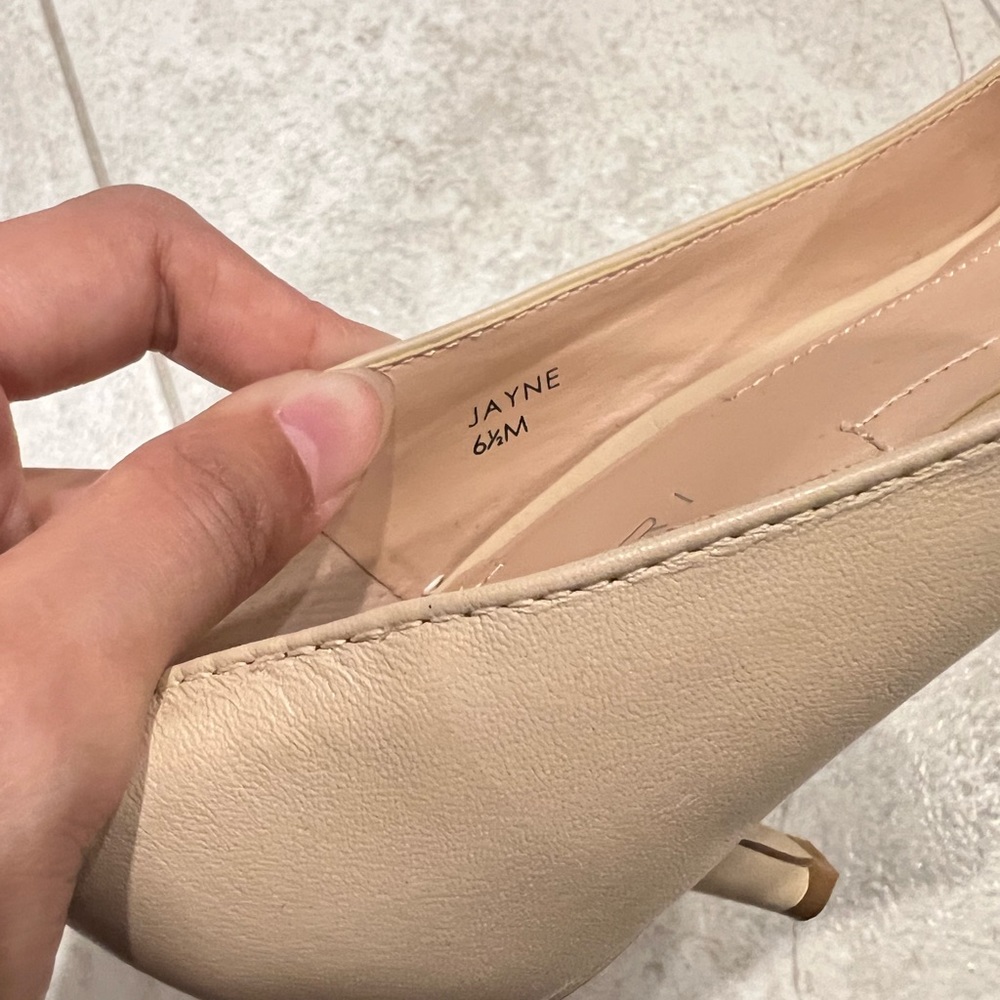 Tahari Heels - Picture 4 of 5